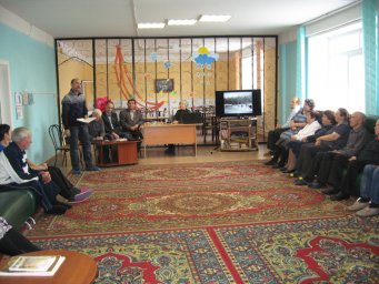 Встреча участников литгруппы "Прометей" с отдыхающими в социальном центре защиты населения "Забота"